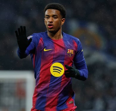 Inter Tak Sendiri, MU Juga Kepincut Bek Barcelona