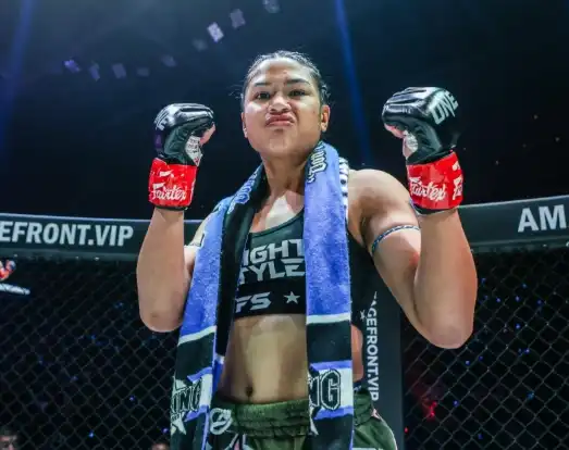 ONE Championship – Di Balik Sabuk Juara, Jackie Buntan Juga Bersinar di Dunia Fesyen