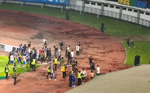 Media Vietnam Soroti Kericuhan Usai Persib vs Ratchaburi FC, Singgung Keamanan Stadion GBLA