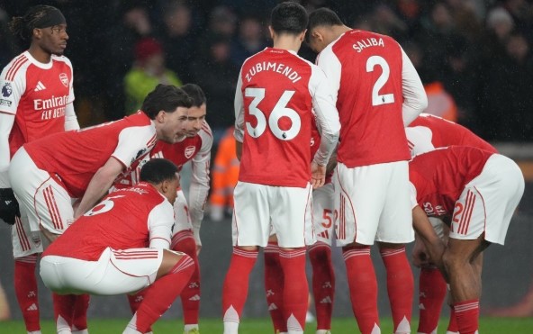 Langkah Arsenal Tertahan, Persaingan Puncak Klasemen Memanas