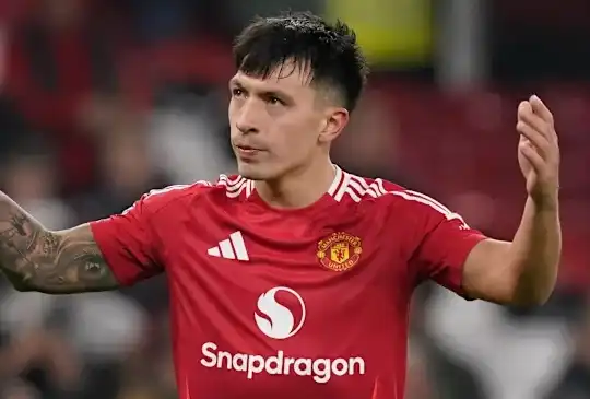 Barcelona Kepincut Gaet Lisandro Martinez Bek Tangguh dari Manchester United